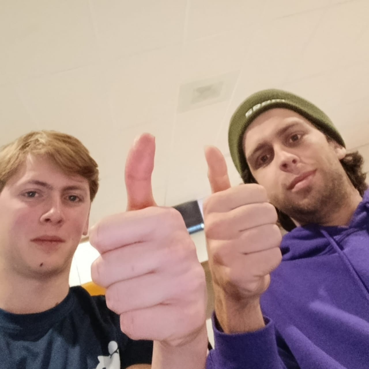De twee makers van kasco, samen op kantoor